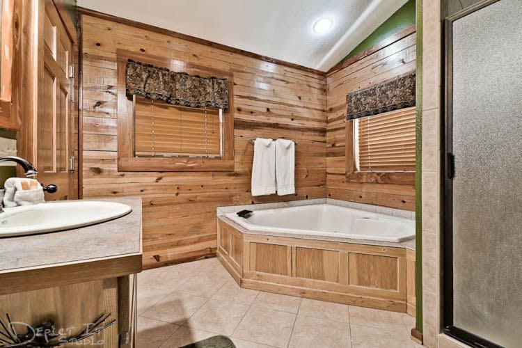 Secluded 2 Story Cabin Pool Wifi Smart Tvs Eureka Springs Esterno foto